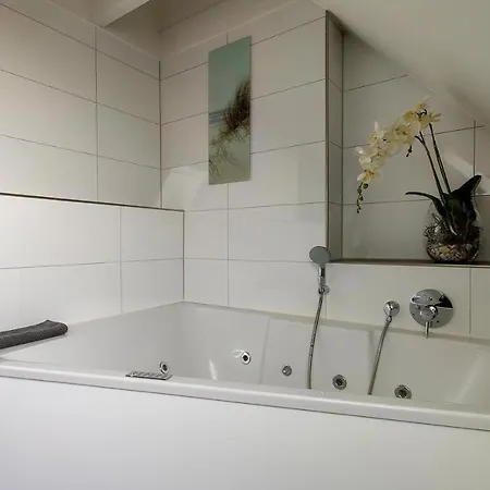 Ferienwohnung-416-mit-eigenem-whirlpool-residenz-hohe-lith-duhnen クックスハーフェン